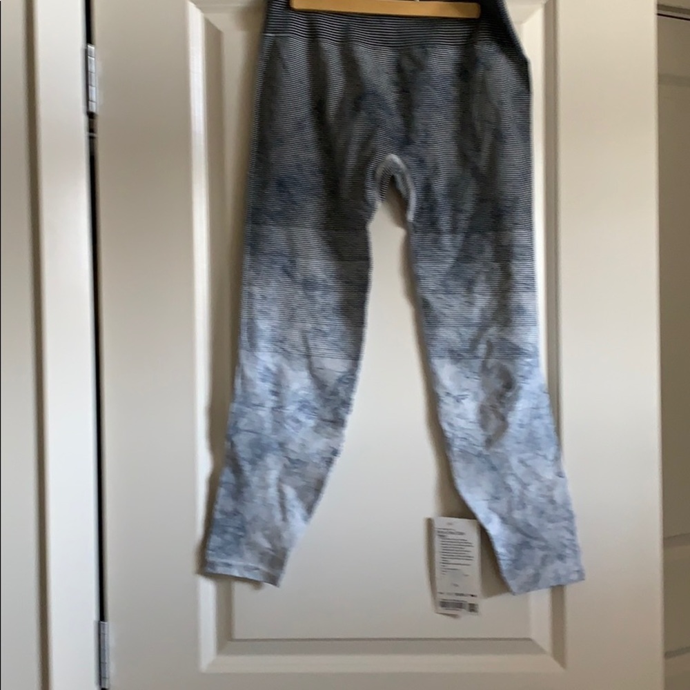 Lululemon Ebb to Train Tight